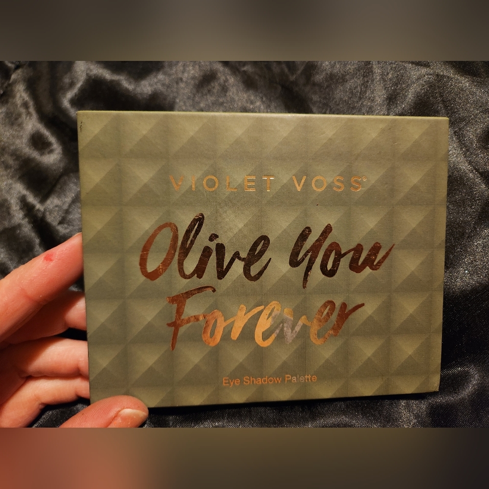 SOLD! Violet Voss Olive You Forever Palette